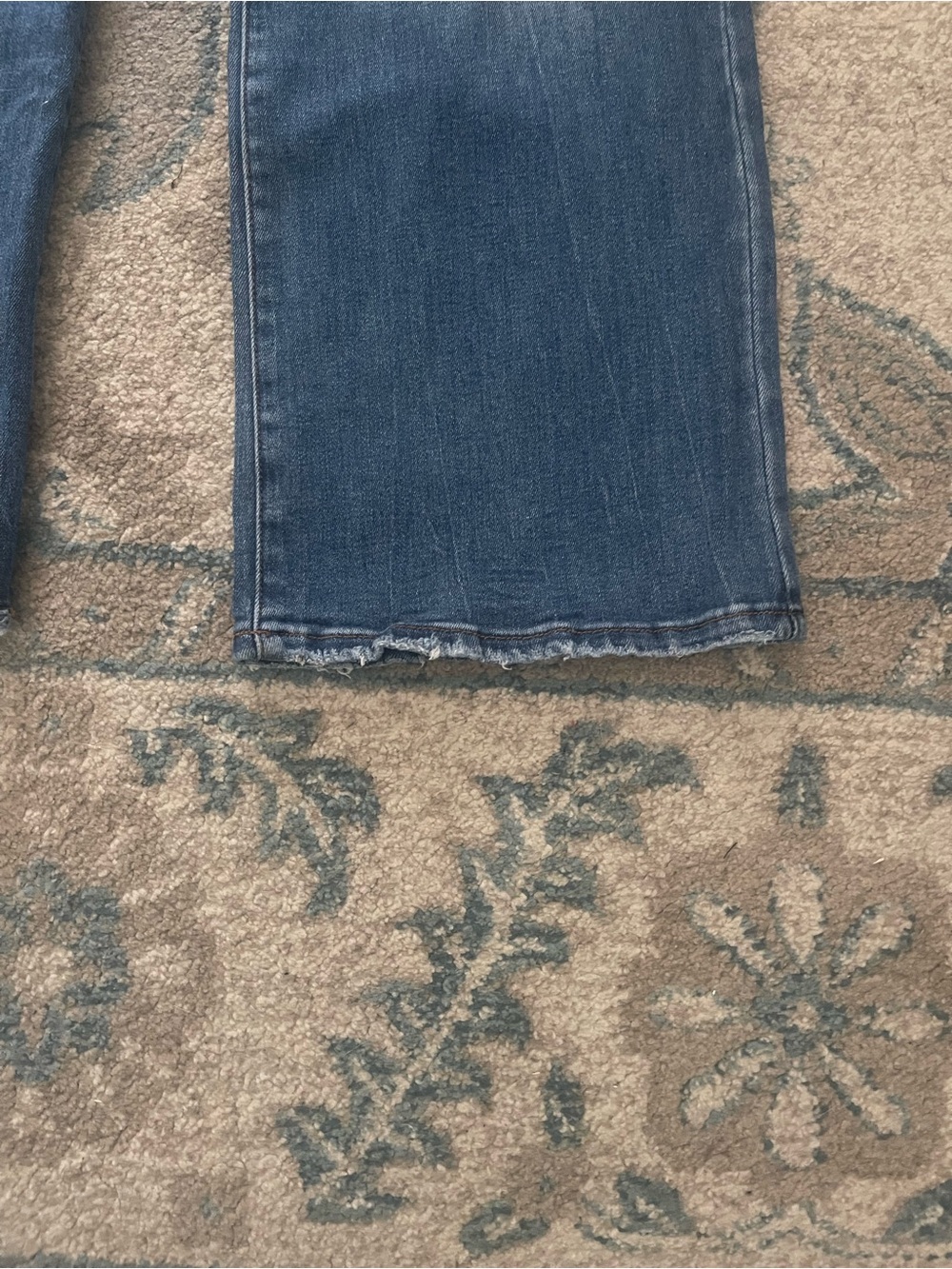 Risen V Dipped Wide Leg Dark wash jeans. NWT size 3/26 - Picture 2 of 9